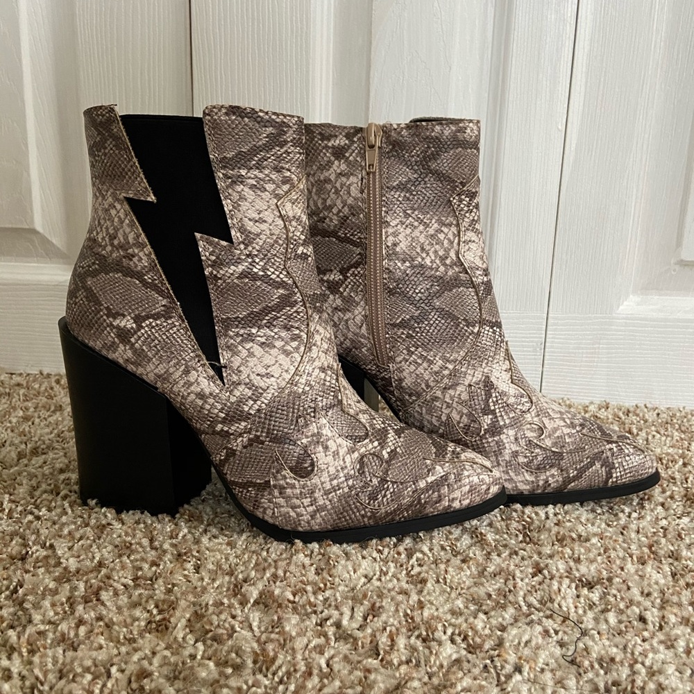 Snake print ankle boot size 7